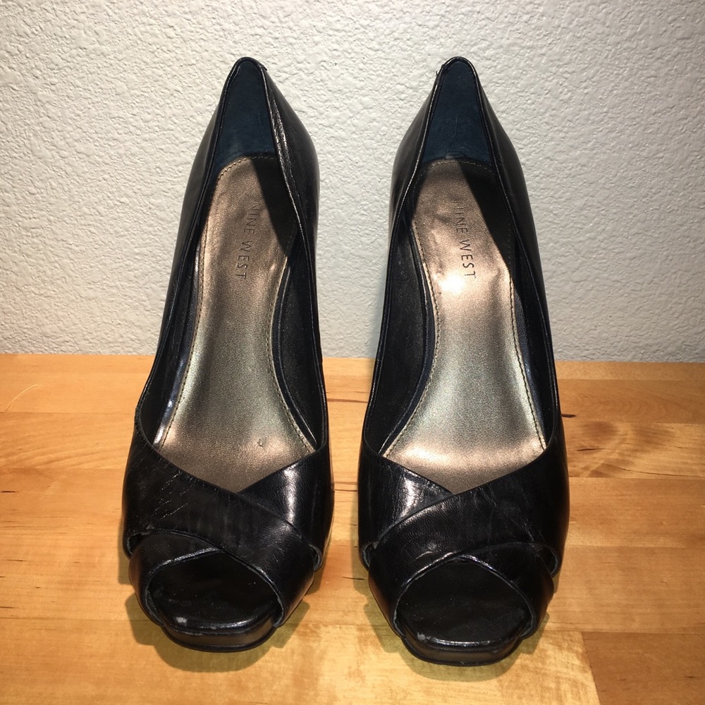Nine West peep toe pumps — Black